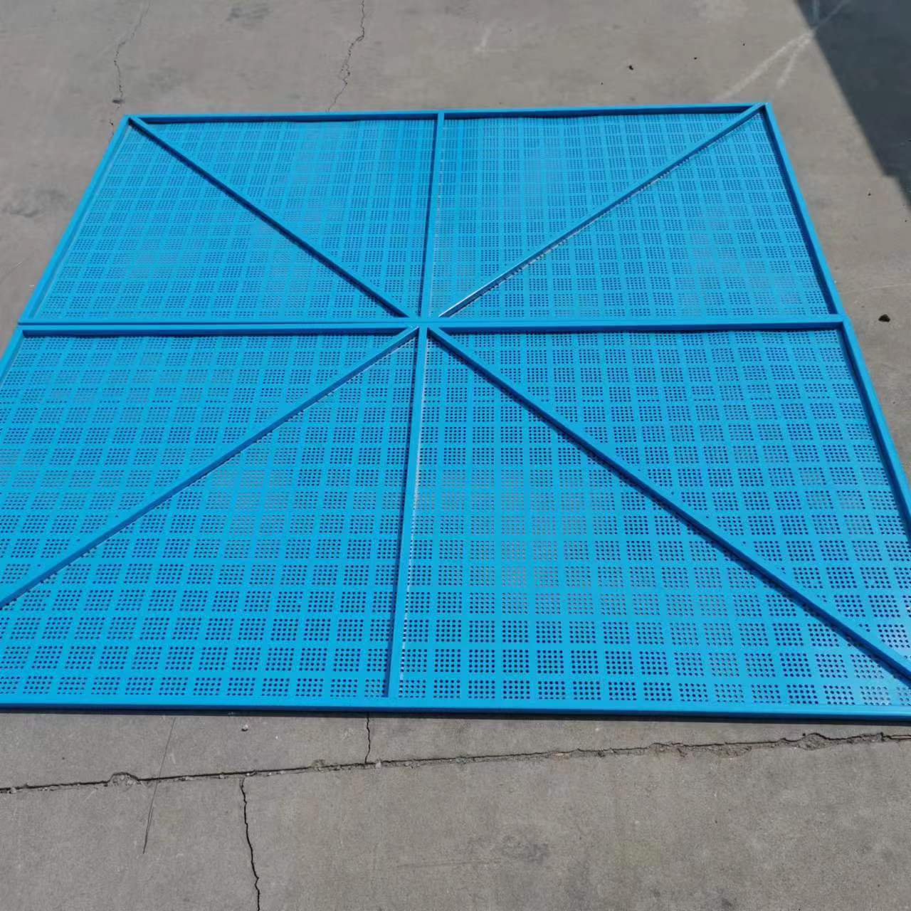 冲孔爬架网 现代建筑施工中的安全屏障与高效利器